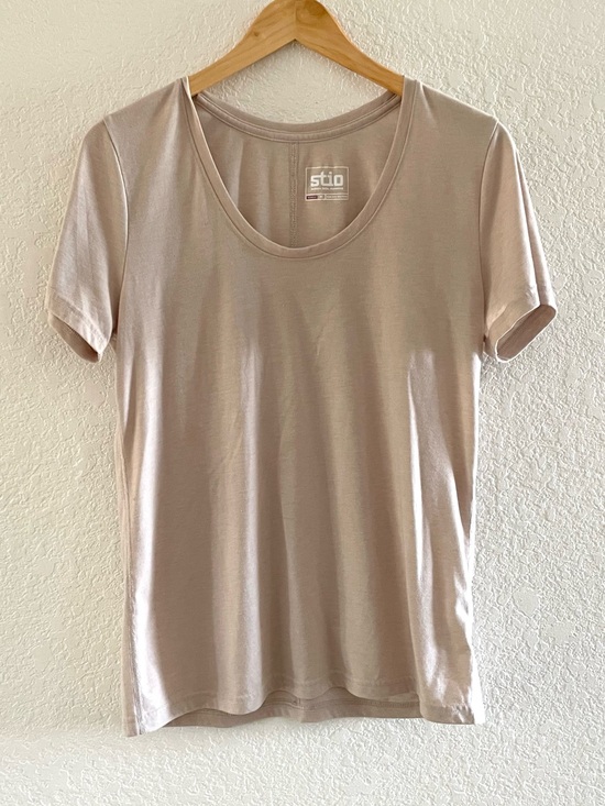 Stio Tops - Stio Divide Scoop Neck Tee Womens Size Medium Short Sleeve Neutral Beige